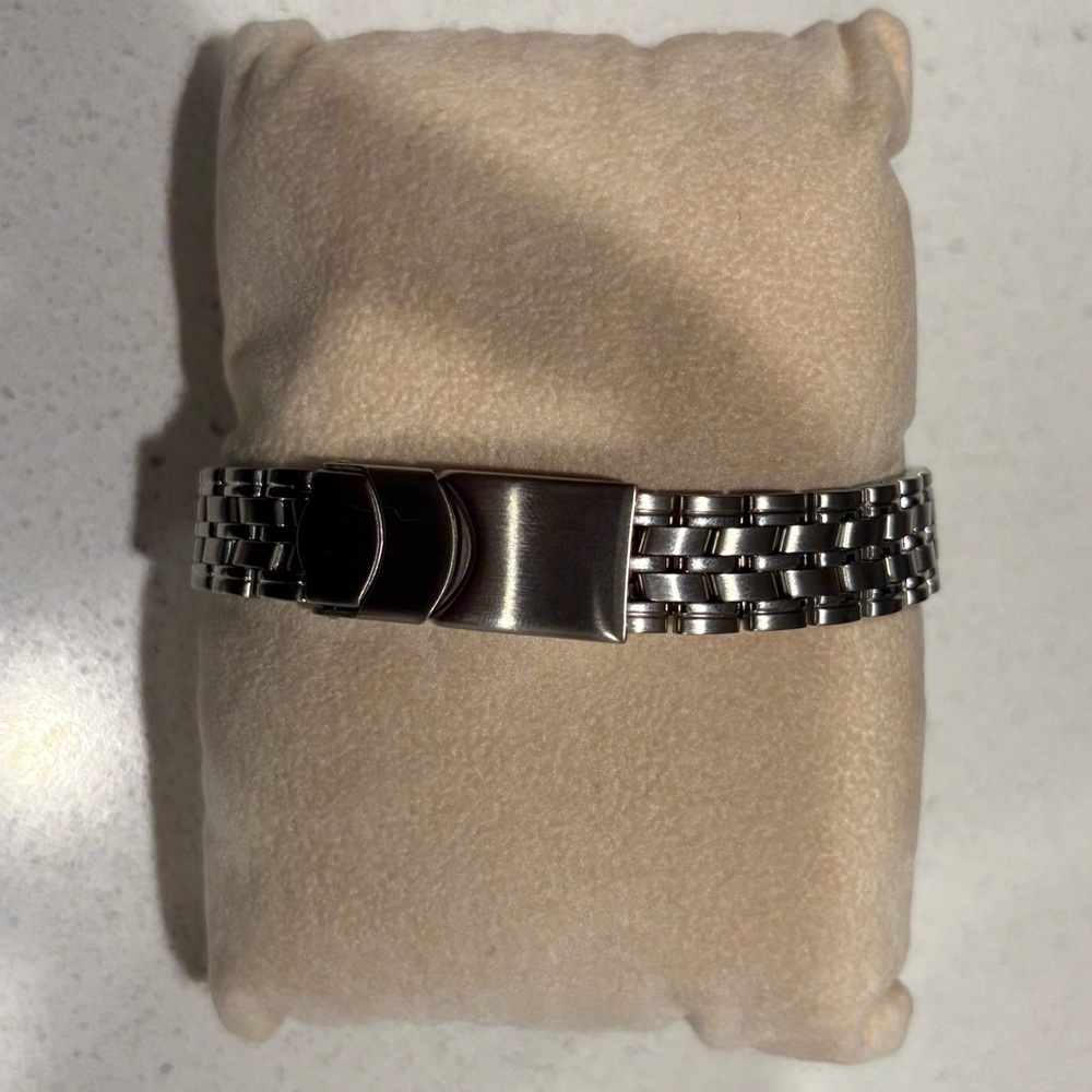 Silver Men's Watch - Picture 6 of 9